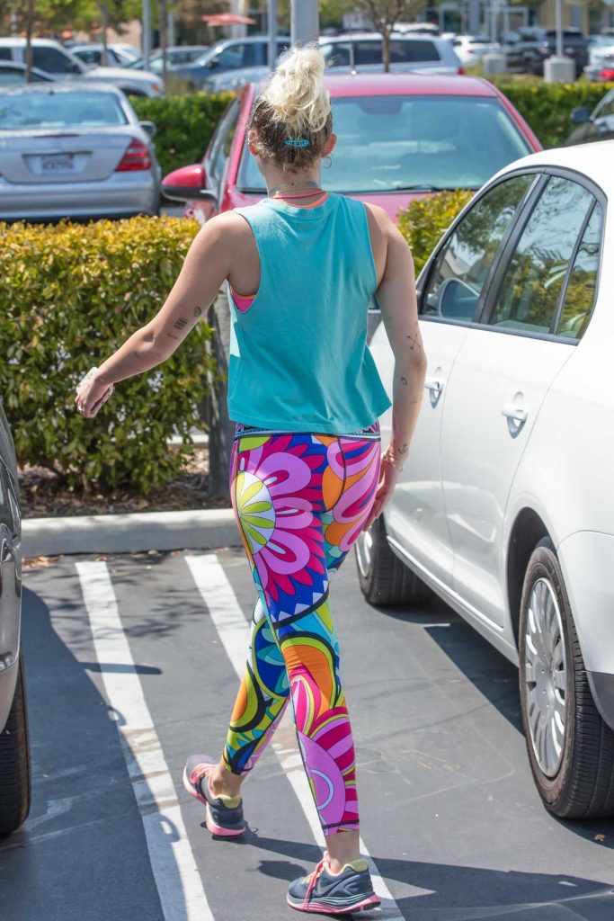 Miley Cyrus Was Seen With Liam Hemsworth Out in Calabasas 08/26/2016-4