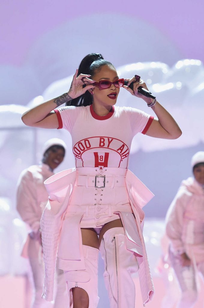 Rihanna at 2016 MTV Video Music Awards at Madison Square Garden in New York 08/28/2016-5