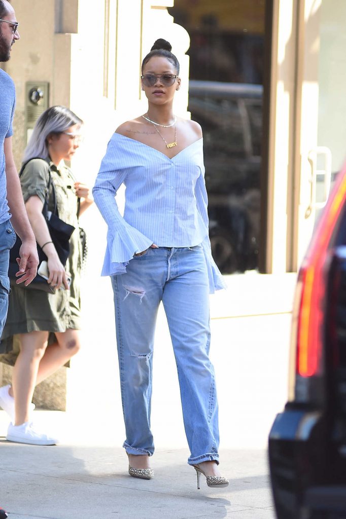 Rihanna Leaves Her Apartment in SoHo, NYC 08/26/2016-2