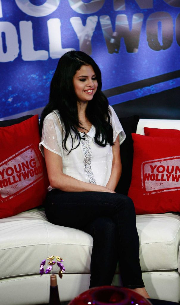 Selena Gomez Visits Young Hollywood Studio in Los Angeles 08/04/2016-2