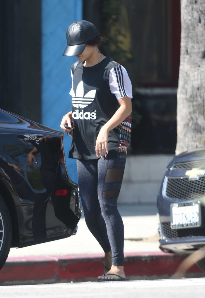 The 27-year-old singer and actress Vanessa Hudgens leaves the pilates class in Los Angeles.-3