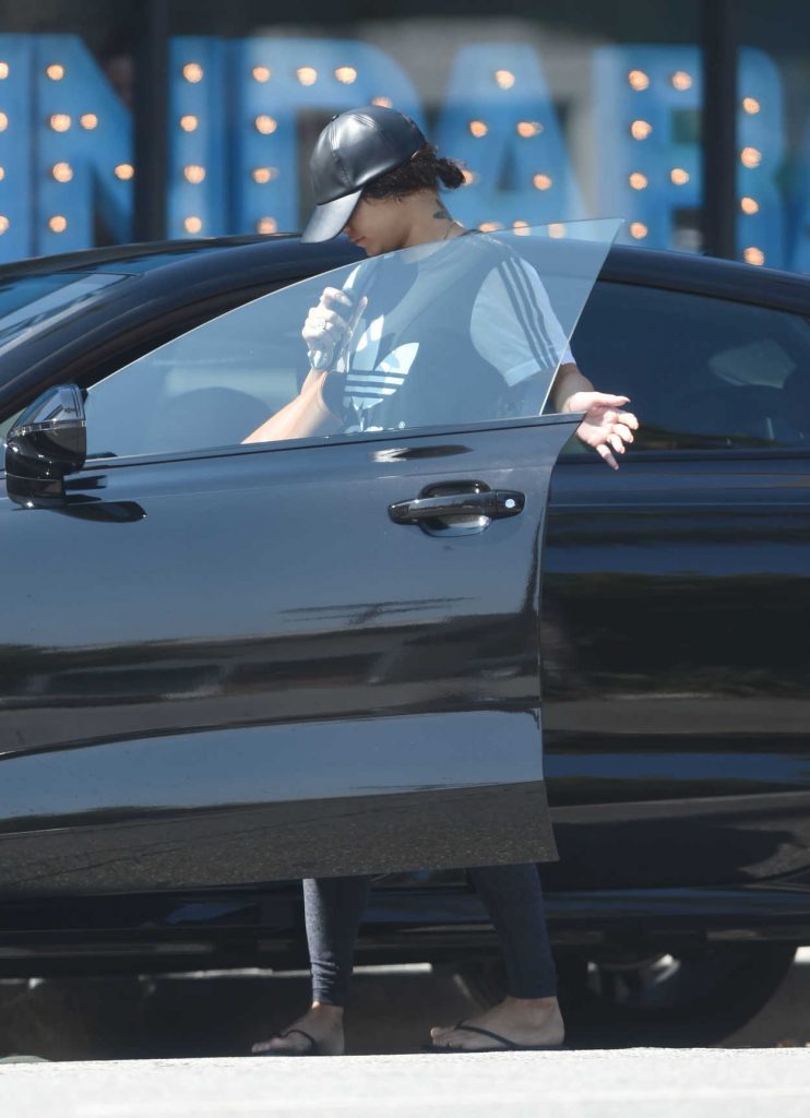 The 27-year-old singer and actress Vanessa Hudgens leaves the pilates class in Los Angeles.-5