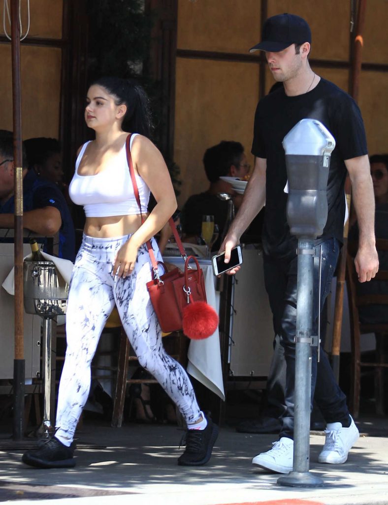 Ariel Winter Was Seen Out in Beverly Hills 09/02/2016-1