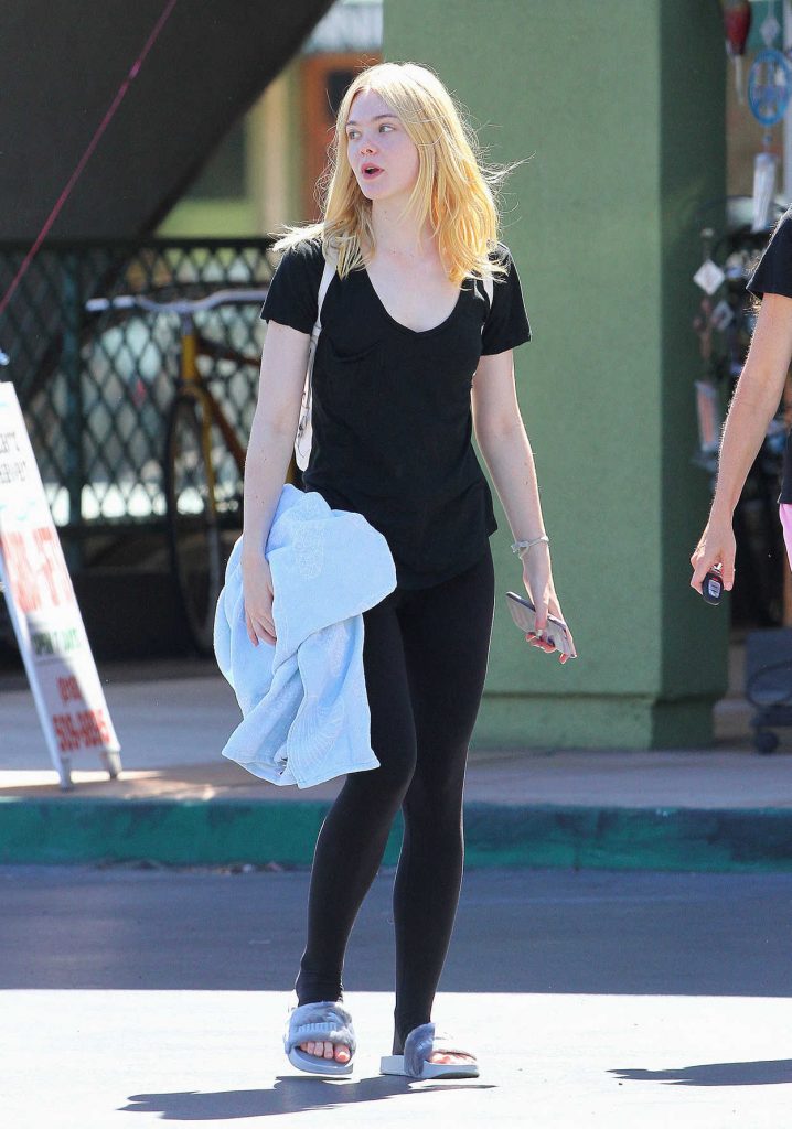 Elle Fanning Was Spotted Out in Studio City 09/09/2016-3