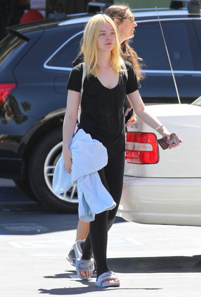 Elle Fanning Was Spotted Out in Studio City 09/09/2016-4
