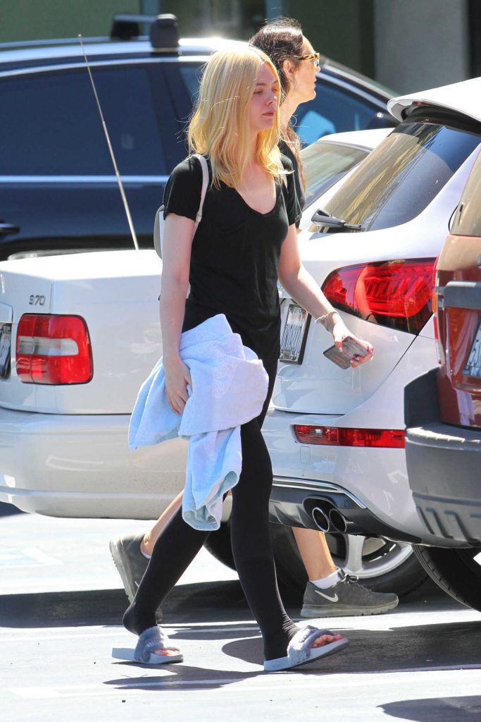 Elle Fanning Was Spotted Out in Studio City 09/09/2016-5