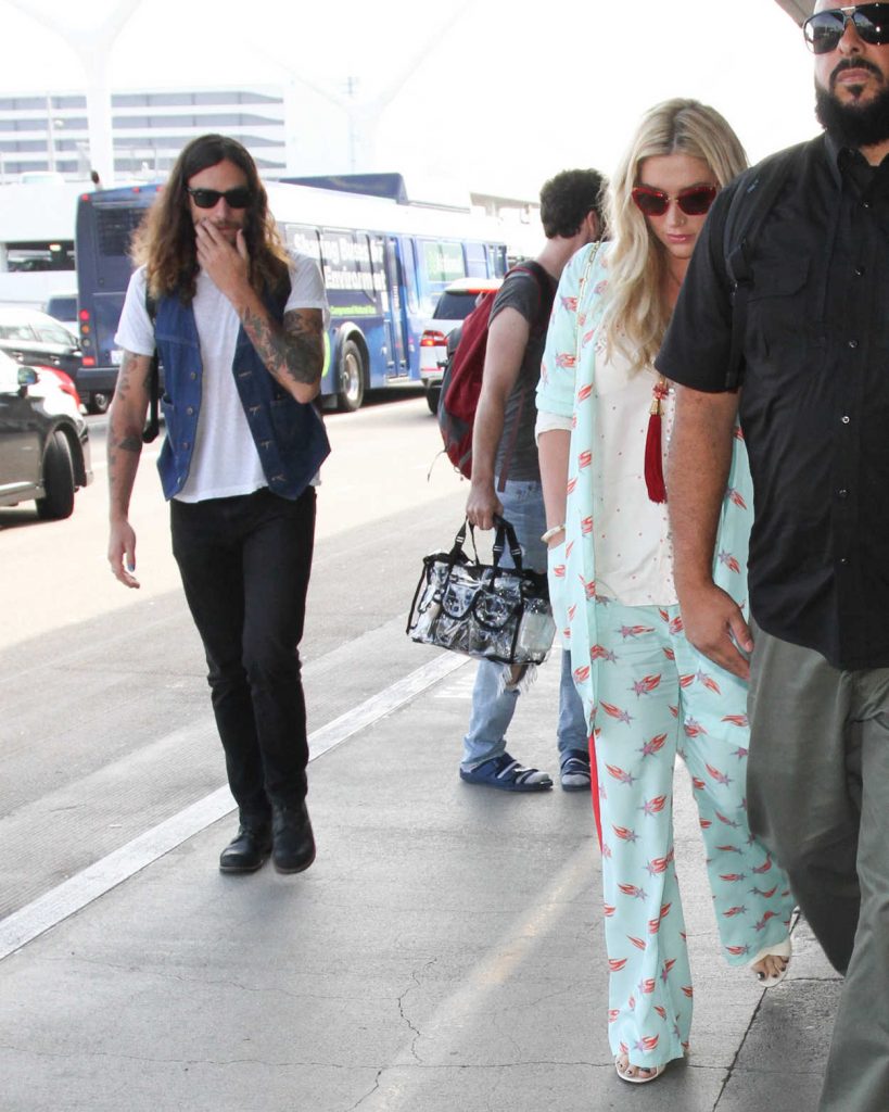 Kesha Was Seen at LAX Airport in LA 09/02/2016-5