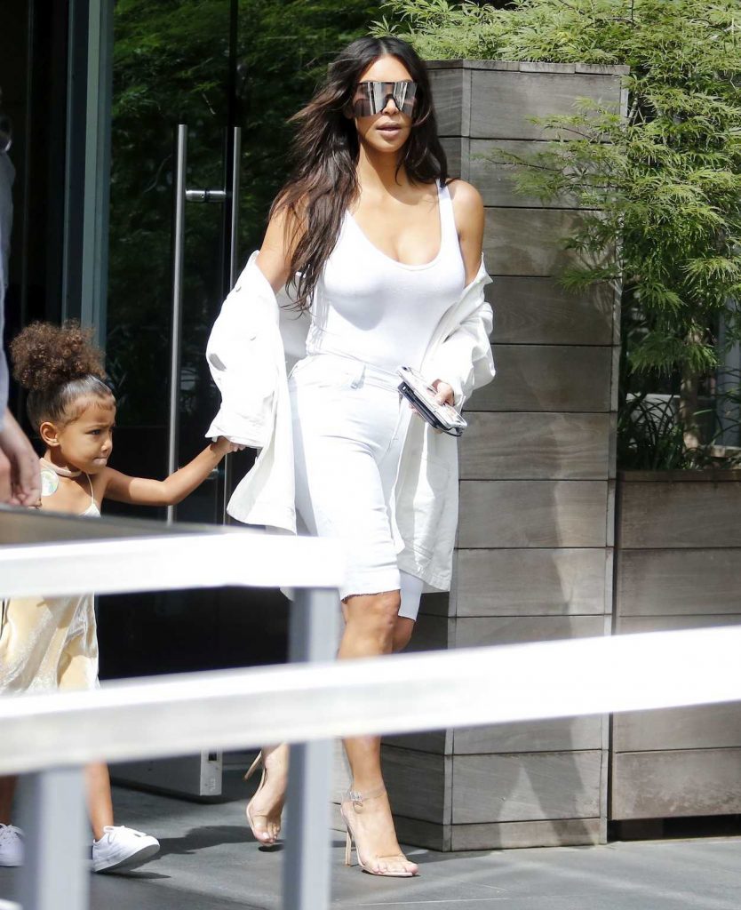 Kim Kardashian Leaves Her Apartment in New York 09/02/2016-1
