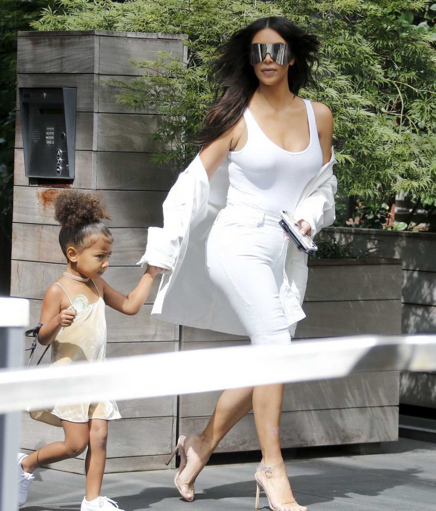 Kim Kardashian Leaves Her Apartment in New York 09/02/2016-2