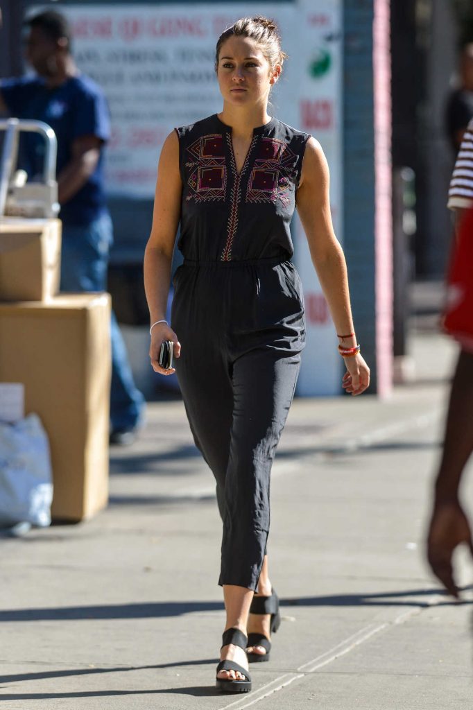 Shailene Woodley Was Seen Out in Downtown Manhattan 09/15/2016-1