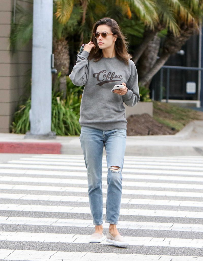 Alessandra Ambrosio Was Seen Out in Los Angeles 10/11/2016-4