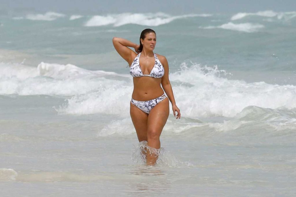 Ashley Graham in Bikini at tte Beach in Cancun 10/28/2016-3