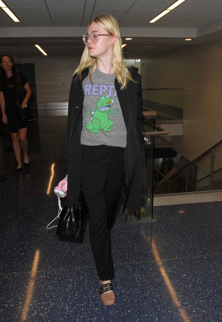 Elle Fanning Arrives at LAX Airport in Los Angeles 10/06/2016-3