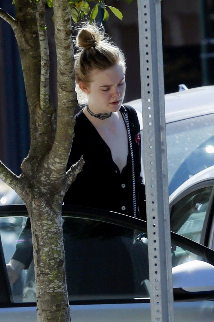 Elle Fanning Goes Shopping in New Orleans 10/29/2016-3