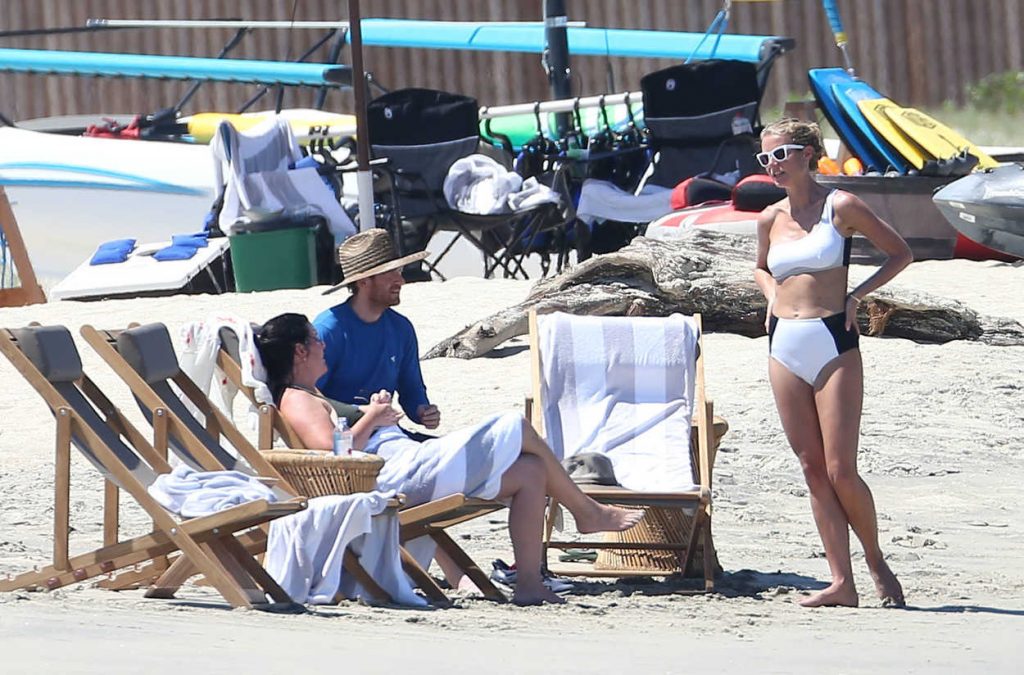 Gwyneth Paltrow in Bikini at the Beach in Mexico 09/27/2016-1
