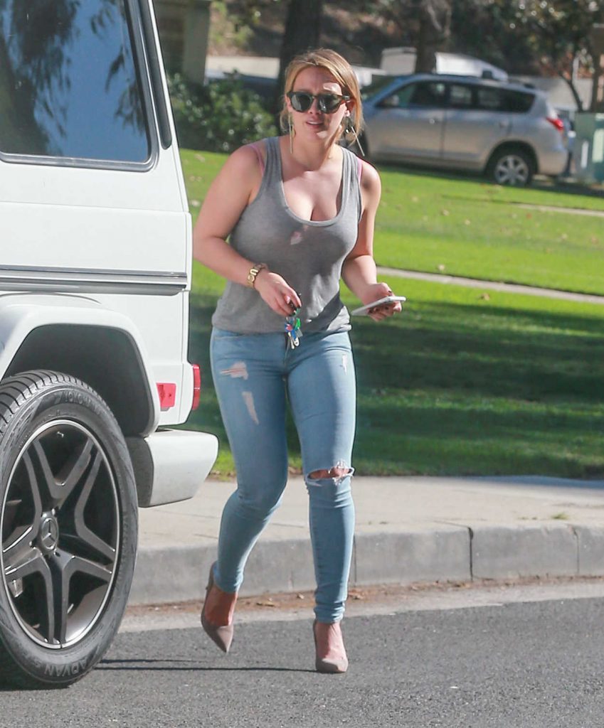 Hilary Duff at the Coldwater Canyon Park in Beverly Hills 10/21/2016-1