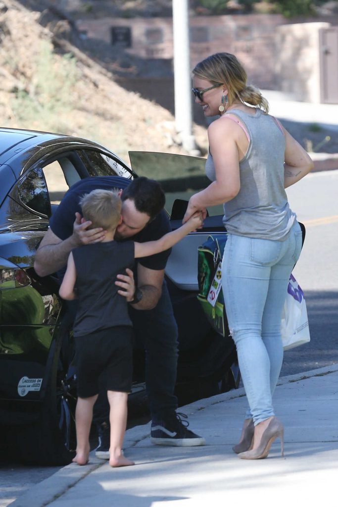 Hilary Duff at the Coldwater Canyon Park in Beverly Hills 10/21/2016-4