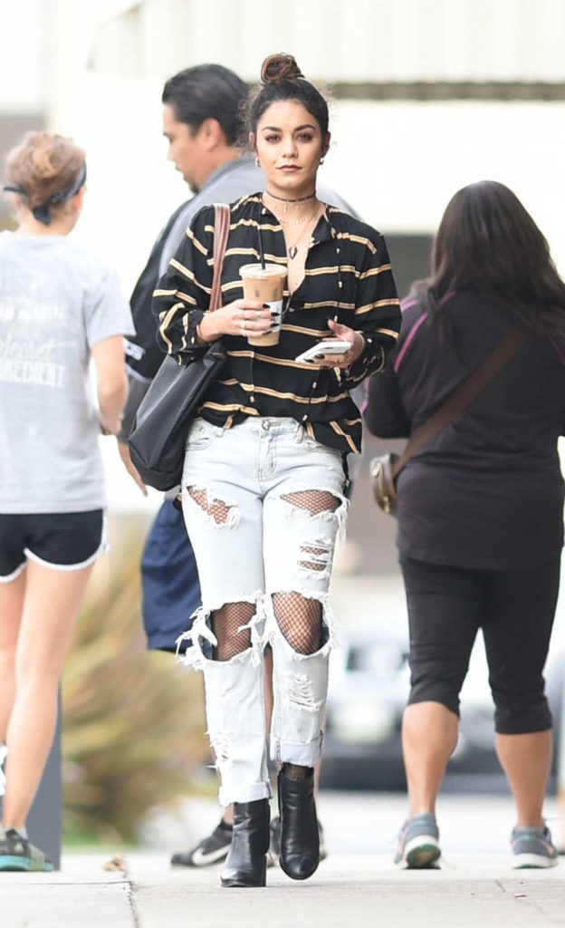 Vanessa Hudgens Grabs a Coffee in Los Angeles 10/27/2016-1
