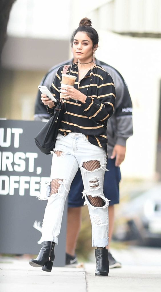 Vanessa Hudgens Grabs a Coffee in Los Angeles 10/27/2016-2