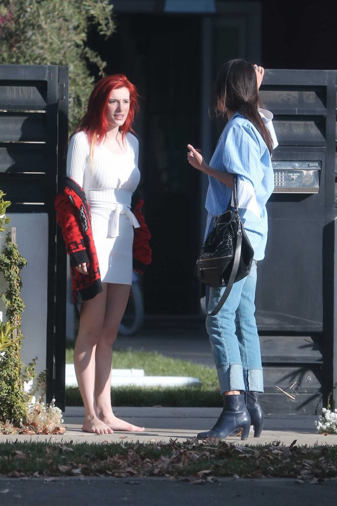 Bella Thorne Visits Her Home in Los Angeles 11/19/2016-3