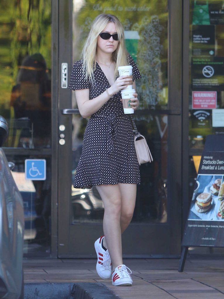 Dakota Fanning Gets Coffee in Studio City 11/08/2016-1