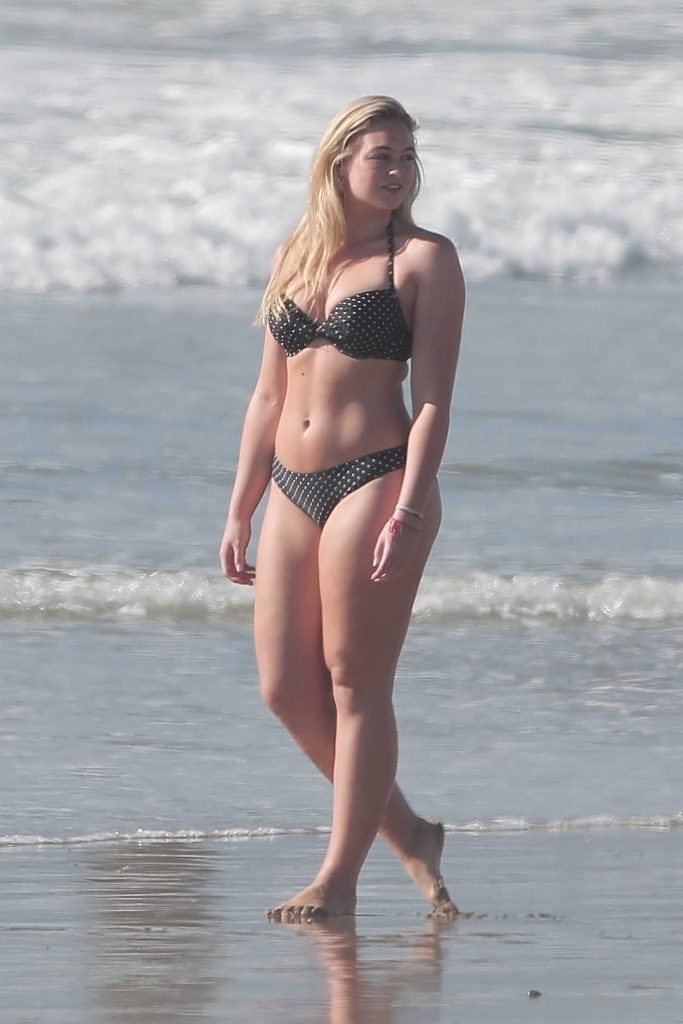 Iskra Lawrence in Bikini at the Venice Beach in California 11/03/2016-1
