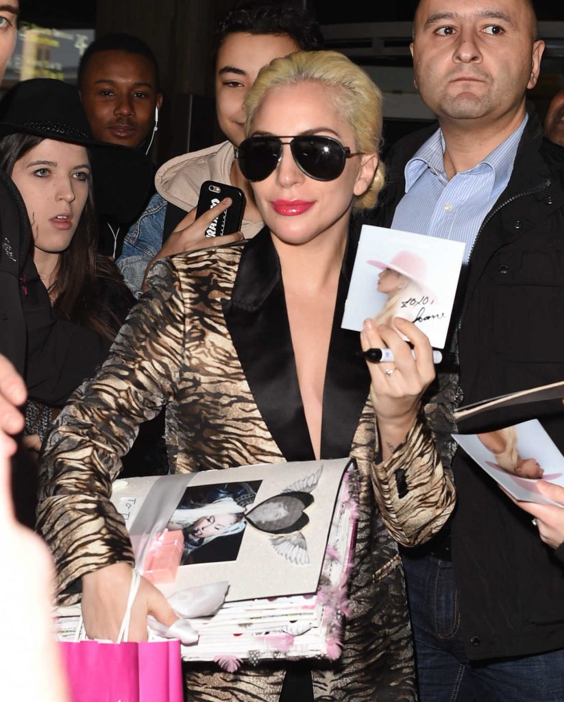 Lady Gaga Arrives at the Airport in Paris 11/27/2016-5
