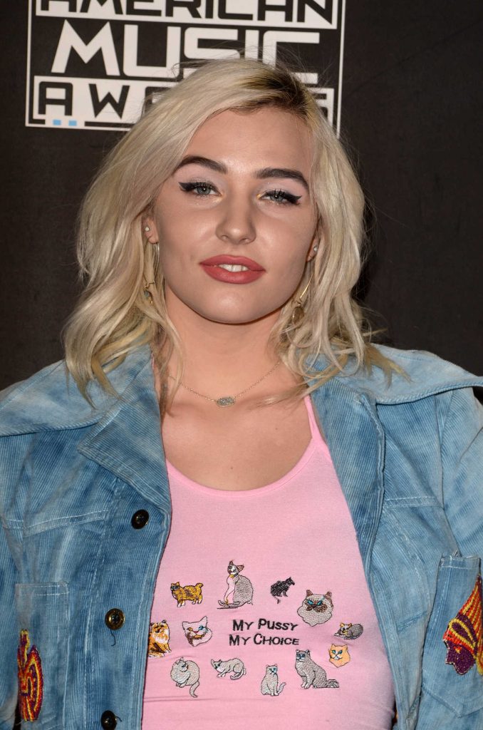 Maty Noyes at the Westwood One Backstage at AMA in Los Angeles 11/18/2016-5