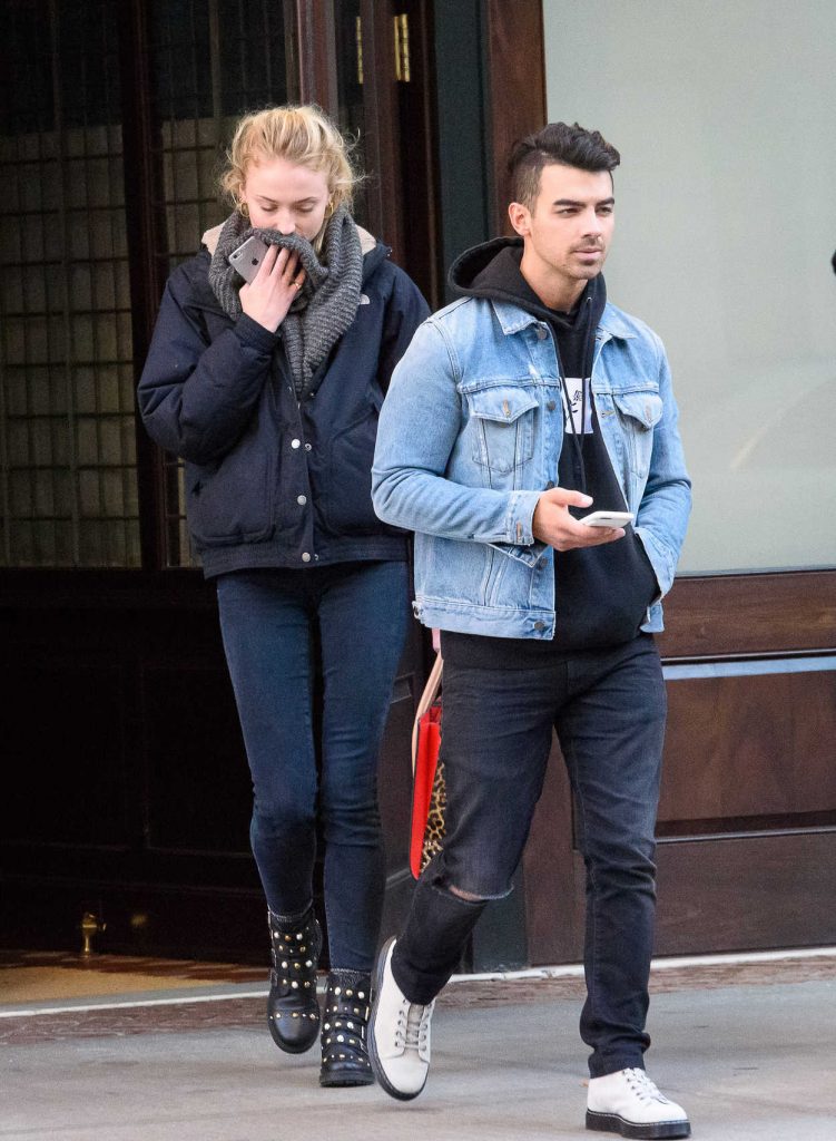 Sophie Turner Was Seen Out in Ney York City 11/23/2016-2