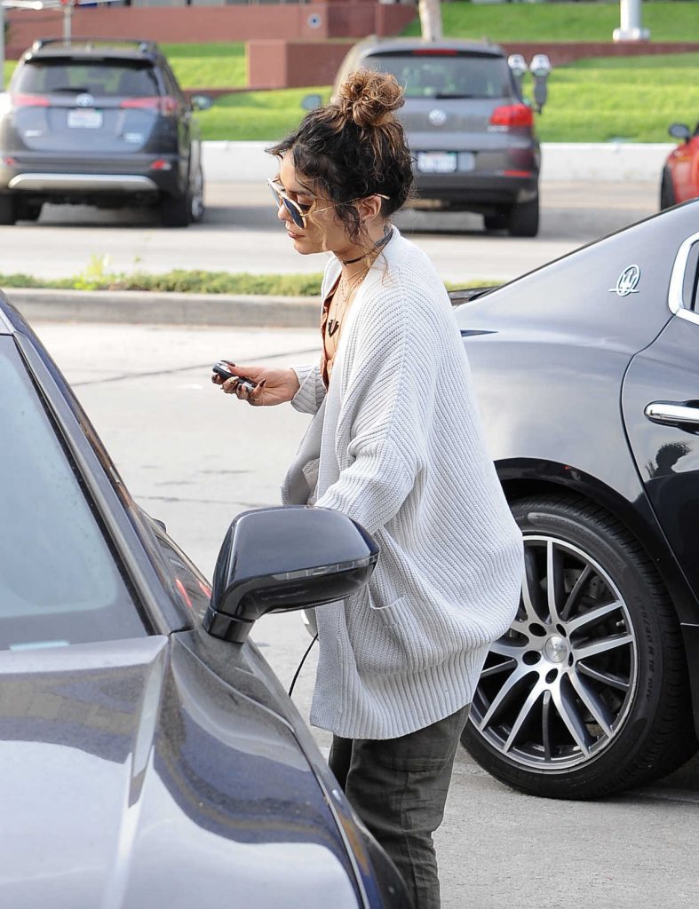 Vanessa Hudgens Was Seen Out in Los Angeles 11/07/2016-3