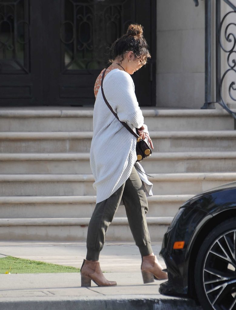 Vanessa Hudgens Was Seen Out in Los Angeles 11/07/2016-5
