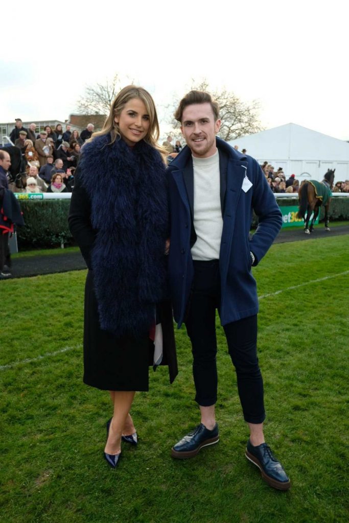 Vogue Williams at the Hennessy Gold Cup at Newbury Racecourse 11/26/2016-4