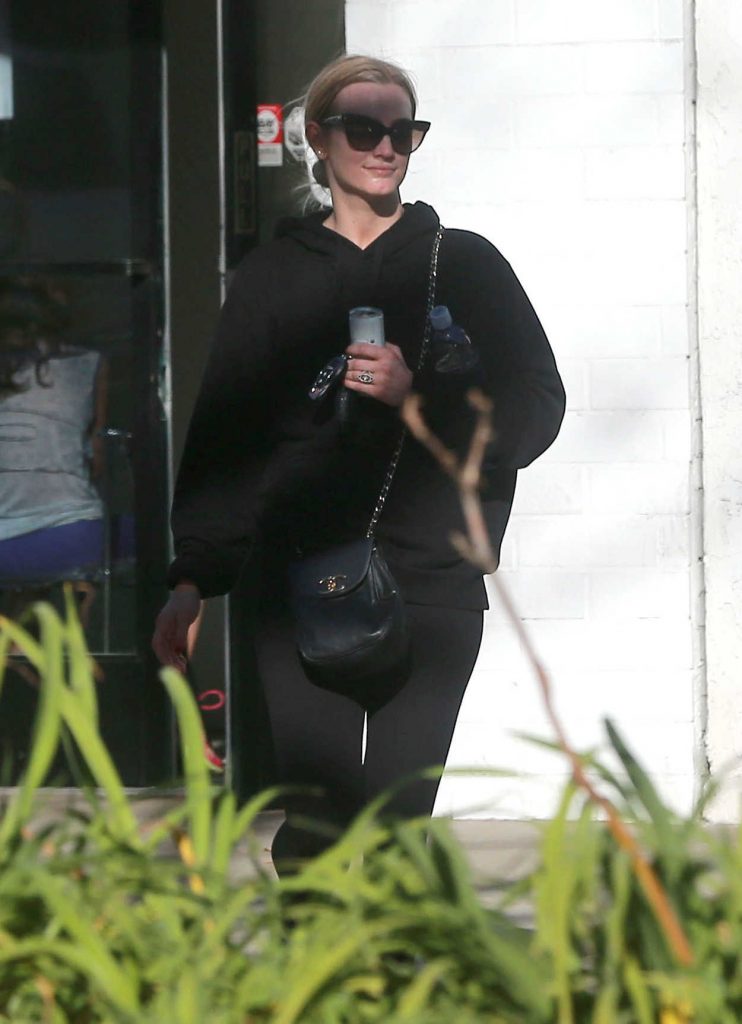 Ashlee Simpson Leaves a Gym in Studio City 12/20/2016-1