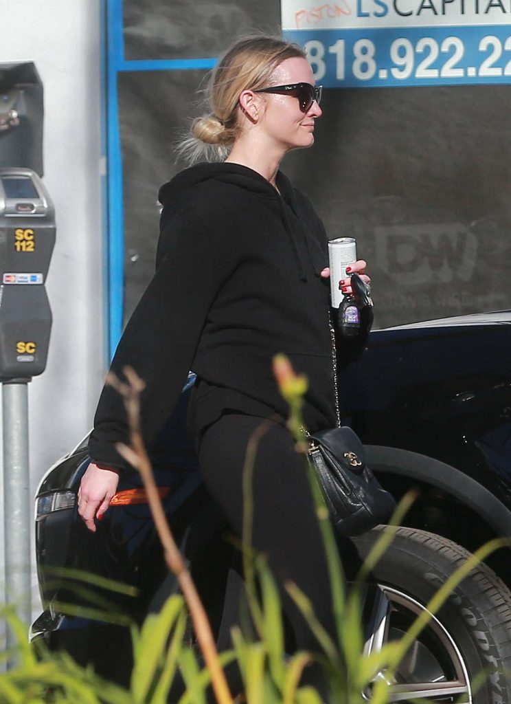 Ashlee Simpson Leaves a Gym in Studio City 12/20/2016-3