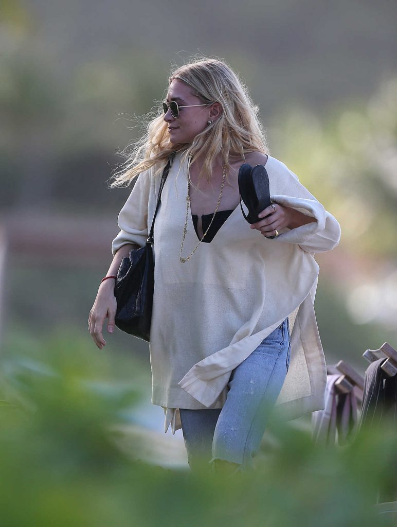 Ashley Olsen Was Seen Out in St Barth 12/29/2016-3