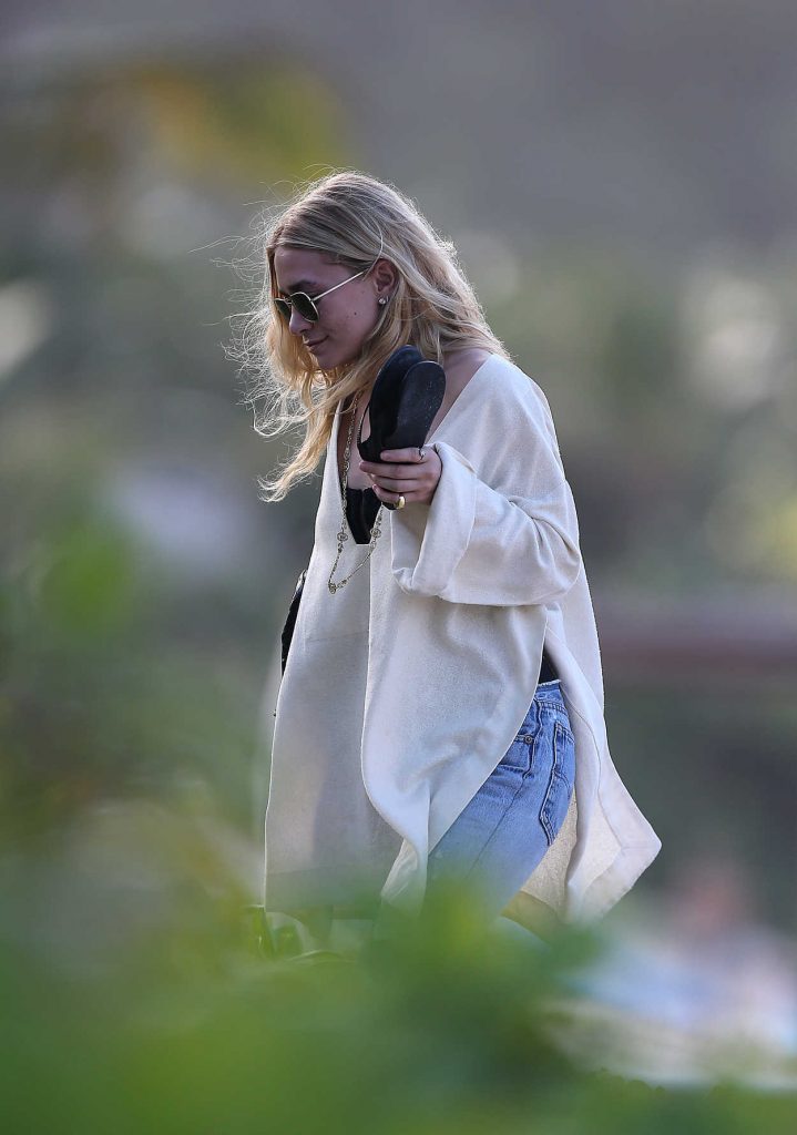 Ashley Olsen Was Seen Out in St Barth 12/29/2016-4
