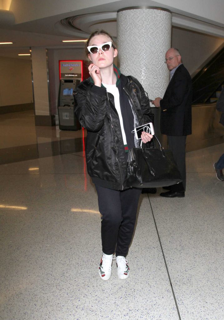 Elle Fanning at LAX Airport in Los Angeles 12/08/2016-3