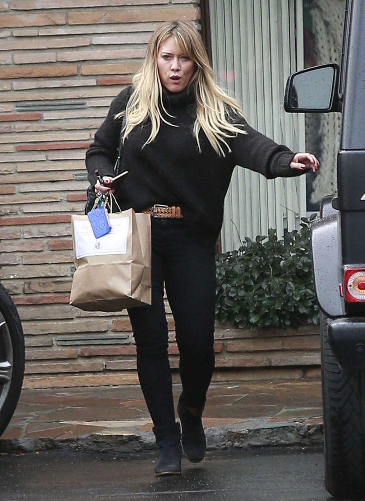 Hilary Duff Out Shopping at a Framing Store in Studio City 12/22/2016-2