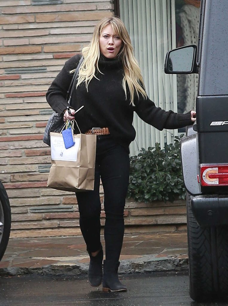 Hilary Duff Out Shopping at a Framing Store in Studio City 12/22/2016-3