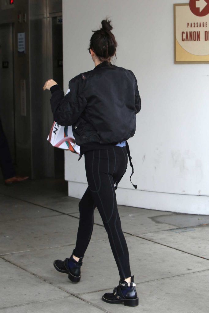 Kendall Jenner Goes Shopping in Beverly Hills 12/16/2016-5