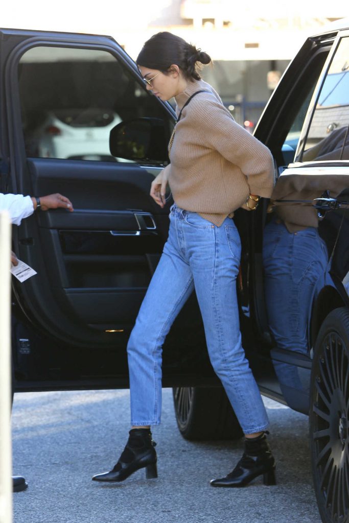 Kendall Jenner Stops by XIV Karats in Beverly Hills 12/28/2016-4