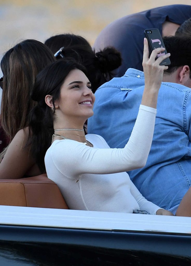 Kendall Jenner Was Seen on a Boat in Miami 12/03/2016-4