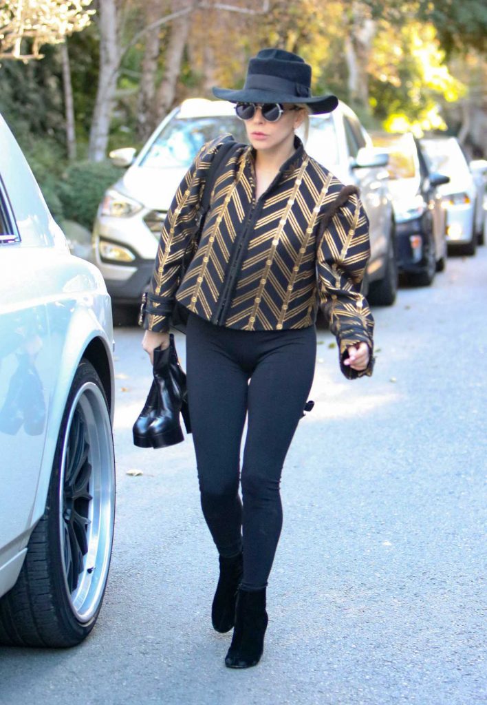 Lady Gaga Visits Bradley Cooper's Home in Santa Monica 12/28/2016-1