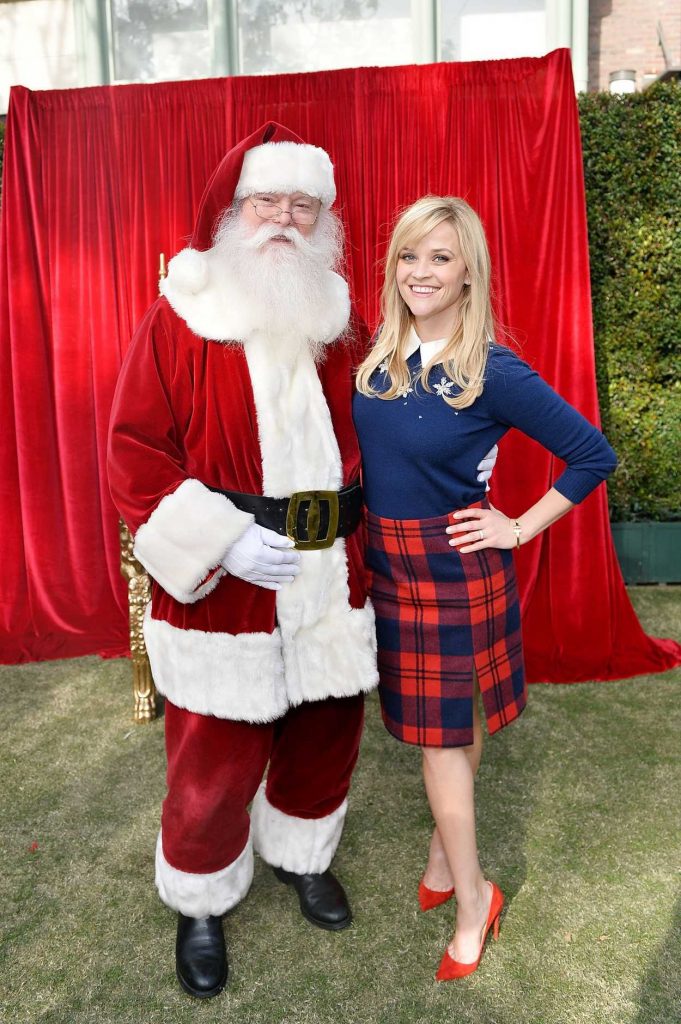 Reese Witherspoon Presents the Baby2Baby Snow Day at the Grove in Los Angeles 12/12/2016-2