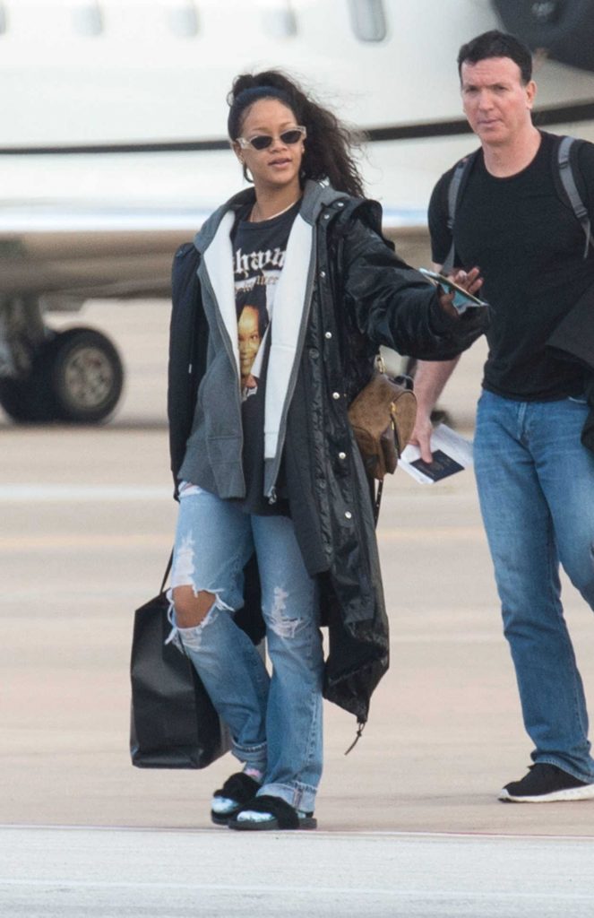Rihanna Was Seen at Airport in Barbados 12/23/2016-1