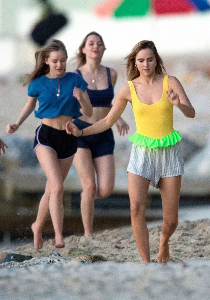 Suki Waterhouse Goes for a Workout at the Beach in Barbados 12/21/2016-3