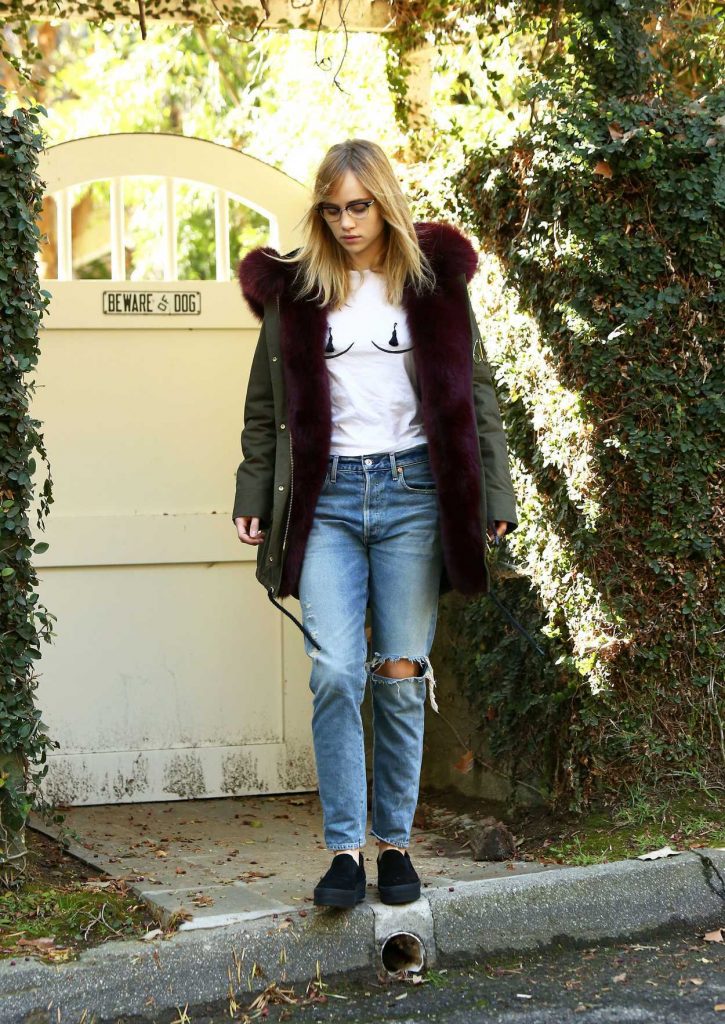 Suki Waterhouse Leaves Her Residence in Beverly Hills 11/30/2016-5