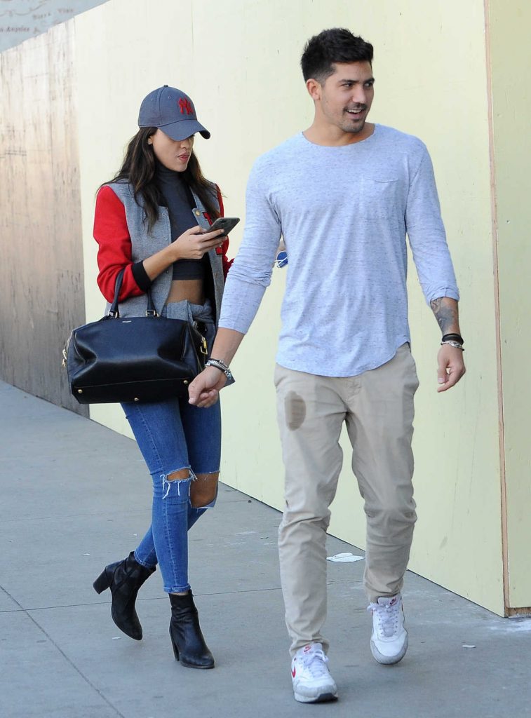 Eiza Gonzalez Was Seen With a Friend Out in Los Angeles 01/30/2017-4