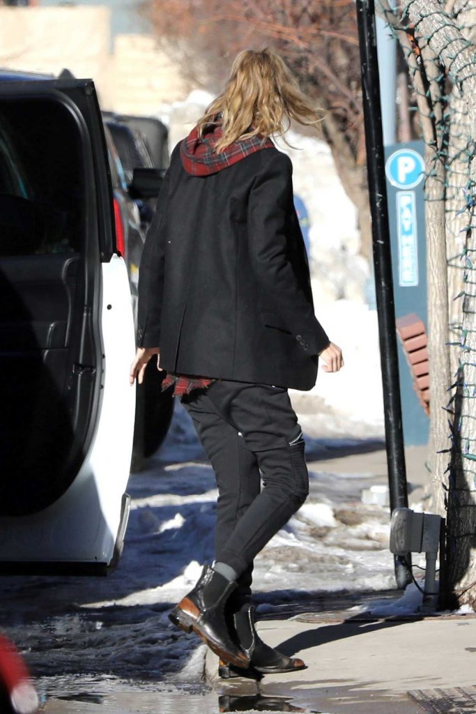 Gigi Hadid Was Seen Out in Aspen 12/30/2016-3