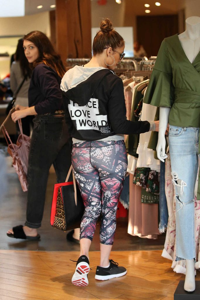Jennifer Lopez Goes Shopping in Beverly Hills 01/13/2017-2